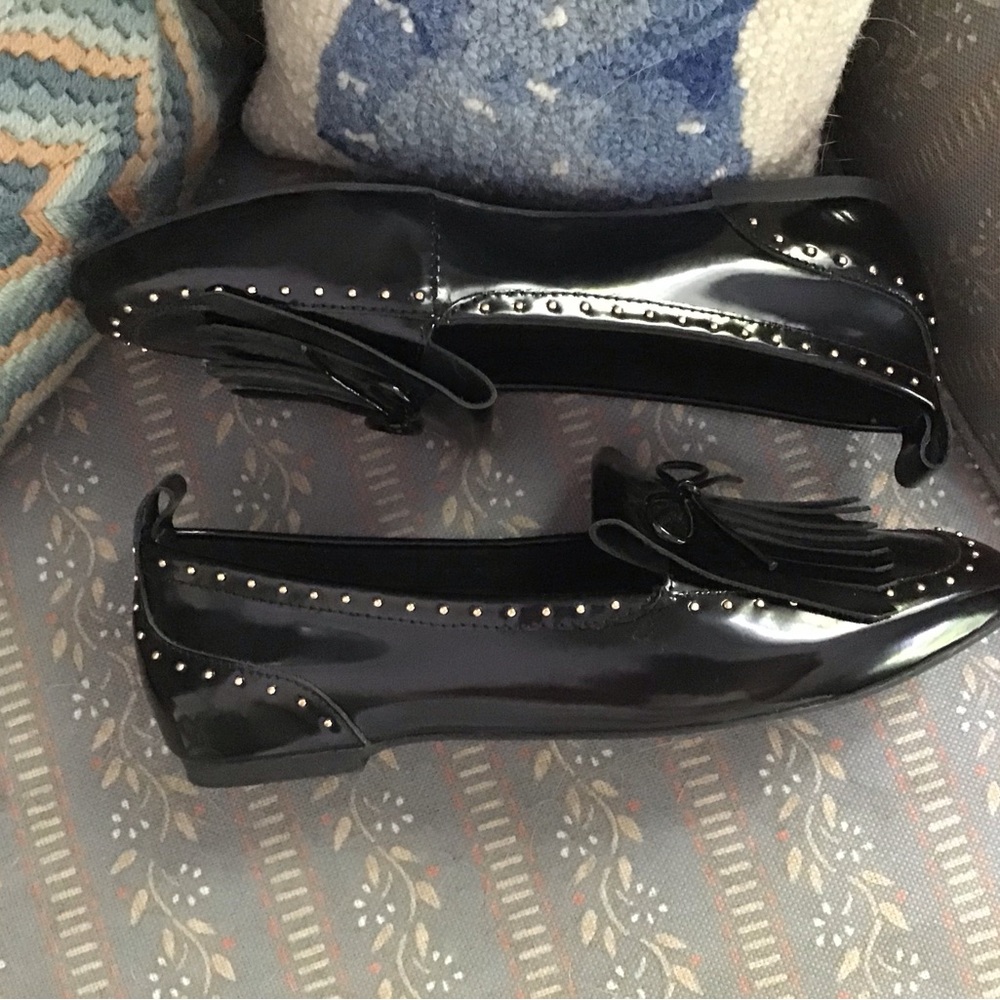 Kelsi Dagger Black Patent Leather Flats with Bow Detail - Picture 2 of 9